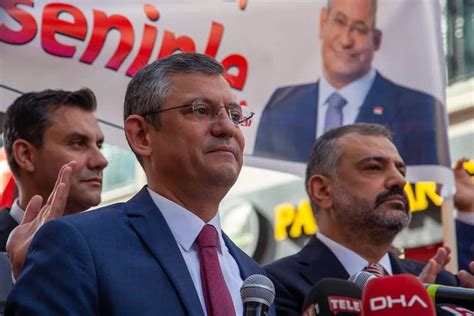 Özgür Özel İzmir’de konuştu: Partinin yenilgileri kabullenmeyeceği, zaferlere koşacağı bir Türkiye vaat ediyorum